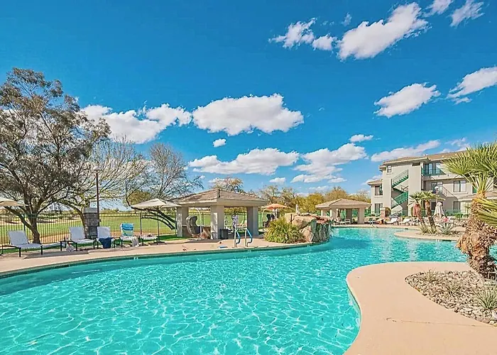 Kierland Dining Pool Hot Tub Gym Shop Dist